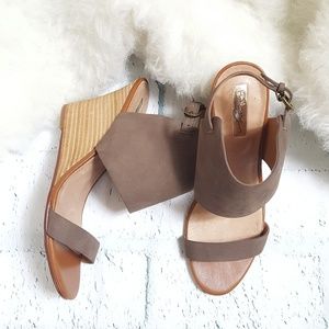 Halogen Clarette Leather Wedge Sandal  Size 7 1/2